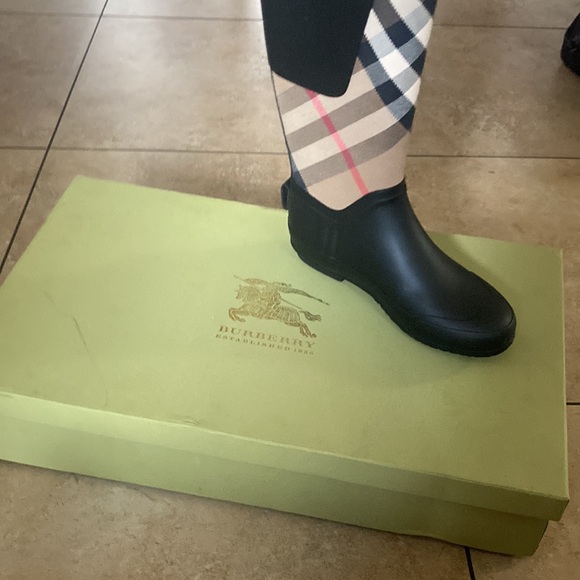 New ♥️ Blueberry rain boot, size 36 - Picture 4 of 6